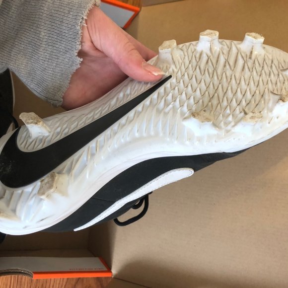 Nike Cleats - Picture 3 of 4